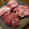 Jingisukan - ラム肉の四種盛り:ロース、肢、肩ロース、タン