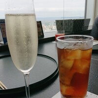 鉄板焼レストラン八景 - 選べるワンドリンク スパークリングワインとウーロン茶