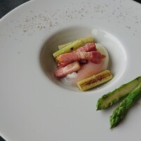 鉄板焼レストラン八景 - 前菜 アスパラとベーコンの半熟玉子ソース