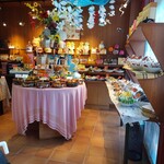 洋菓子倶楽部 KAREN - 焼き菓子もいっぱいの店内