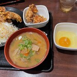 Yoshinoya - から揚げ定食＋とん汁変更＋から揚げ2ヶ＋玉子