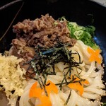 Ninja Udon Nidai Memo Zuku - 肉ぶっかけうどん¥740。人参の飾り切で華やかに(^^)