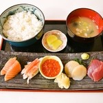 小樽ポセイ丼 - 素材の味を楽しみたいならお刺身定食がオススメ♪　1200円