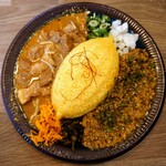 Bears curry - 令和4年8月
            ハラペーニョキーマカレー、ポークジンジャーカレーの2種盛り 900円
            ご飯大盛り無料(大盛280g、並盛200g)