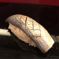 蛇の市 本店 - どの店でも大好きなコハダ。今日のはいつもより締め方がゆるかった。
