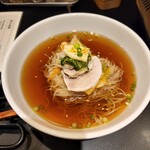 焼肉 冷麺 壇光 - 手打ちの韓国冷麺に、３日かけて丁寧にだしをとった澄んだスープ
