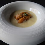 mori - 北海道産ウニとトウモロコシの冷製スープ　甘酸っぱいメイプルシロップのジュレ