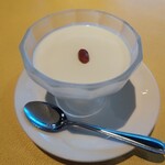 金寶來 - デザートの杏仁豆腐 ※ココナッツミルクorコーヒー も選べます。