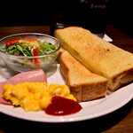 珈琲館 - 料理写真:モーニング トースト&スクランブル(ドリンク付)@税込680円