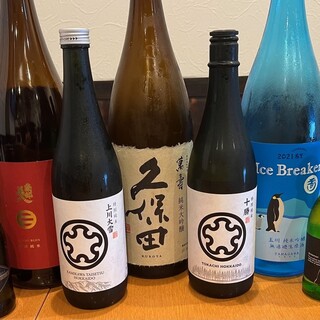We offer a wide range of carefully selected sake, from standard to seasonal specials.
