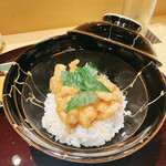 天冨良 麻布よこ田 - 芝海老かき揚げ丼