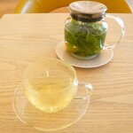 ル カフェ ヴィー - ハーブティー 2000yen