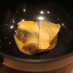 三谷 - 鮑（五島列島）の雲丹（苫小牧）〆め　と　　MELODIE  Champagne  Desbordes Amiaud  1990  　(2013/04)