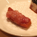 三谷 - 唐墨の本鮪（千葉 勝浦）の顎肉のせ　Sake Connection　新潟県佐渡の限定酒　(2013/04)