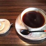 USAGI - 食後のコーヒーとプチケーキ。