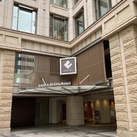 カンテサンス - ガーデンシティ品川の入り口とは別にお店の入り口が向かって左側に有ります