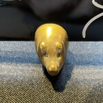 茨城レストラン フェリチタ - 予約プレートの豚のスタンドがかわいい