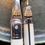 茨城レストラン フェリチタ - カトラリーは蜂がトレードマークのフランス　ライヨール