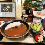 Iori - ビーフカレー・サラダ付き。1000円