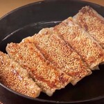 Famous handmade iron pot sesame stick Gyoza / Dumpling (5 pieces)