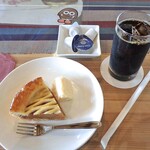 駅カフェ しもごう - 料理写真:アップルパイ ＆ アイスコーヒー