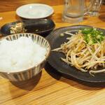 卓 - ごはん、豚もやし炒め