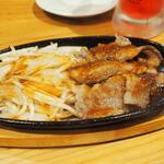 卓 - 牛カルビ焼肉その３