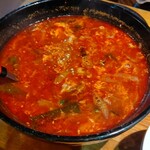 韓国焼肉居酒屋 三礼 - ユッケジャンスープ（大量）石焼きピビンバにかけます