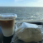 ぽるとがるCafe - 大好きな場所、海を望むカウンター席