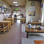 桜井食堂 - 大衆的な店内