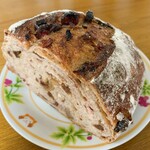 BIEN VERT - ライ麦・全粒粉のパン　ドライフルーツ&ナッツ（1/2）…税込700円