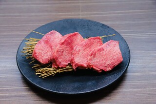 Yakiniku Annyon - 名物・厚切りタン塩