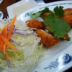 タイ屋台料理メーアン - 魚のさつま揚げ980円也。う～んこれで1,000円近くするのは…数少ないが