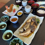 活魚の味里 - えびフライ定食 & 煮魚定食(どちらも税込1,880円）