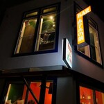 BAR ホテルの前 - 