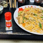 大丸食堂 - ゴマみそ ゼンマイ焼きそば 大盛り
卓上のテーブルコショーをかけて