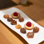 ARMONICO - ザレッティ サラミ フロランタン 木苺のタルト トリュフ