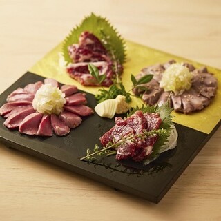 鴨と馬、それぞれの新鮮な「刺し」