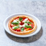 新鲜番茄的玛格丽特披萨