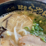 山小屋 - 塩感強めの美味しい豚骨スープ。
これはご飯とお水が進む味…