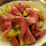 ジューダバレリーノ - ﾛｰｽﾄﾋﾞｰﾌと野菜のｻﾗﾀﾞ