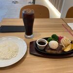 RIZING HAMBURG KITCHEN - 暫く待つと注文したおにおろしバーグのAセット１８４８円の出来上がりです。