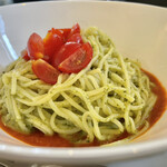 スープパスタ専門店 セモリナ - 見るからに弾力のありそうな生パスタ。上部分だけでも美味＋ソースで更に美味美味！