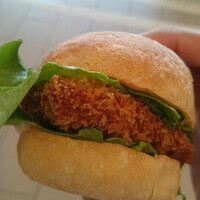 Foto zu 『日本で最も古いSA大津サービスエリアでいただくスローフード「ブラックバスバーガー」琵琶湖に生息するお魚達の天敵ブラックバスを食い尽くせ 