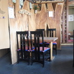 吟八亭 やざ和 - 意外に狭い