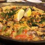 GLASS DANCE - カキのシーフードパエリア