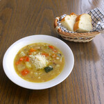 コルヌコピア - カレーにも前菜が