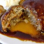 四ツ橋カフェ - 下は肉汁の海(タマゴの黄身じゃないよ)