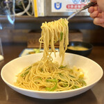 かね田食堂 - ・本日のパスタ 1,100円/税込
      ※長葱のオイルパスタ(唐辛子オイル＋粉チーズ)