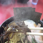 Yokohama Ramen Soumaya - 麺＋木耳リフト
